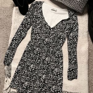 Abercrombie Fitch Black & White Long Sleeve Dress